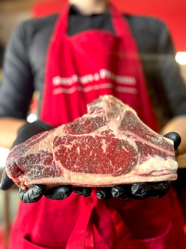 Pour un EVJF original ou un EVG mémorable  à Saint Raphaël , découvrez notre restaurant festif avec des menus de groupe spécialement conçus pour une ambiance de folie.