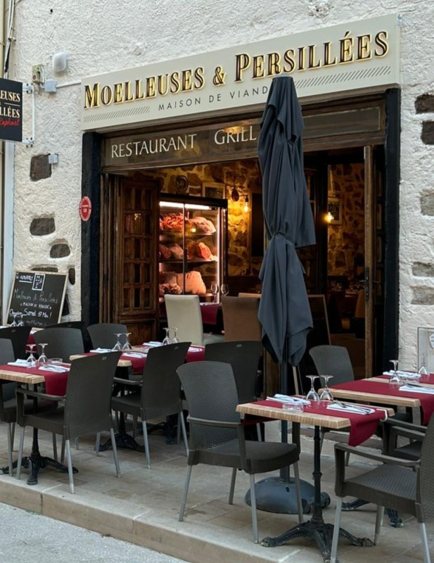 Organisez votre repas de groupe, anniversaire ou repas d'affaires en privatisant notre restaurant à Saint Raphaël qui propose des menus adaptés et de grandes tablées conviviales.