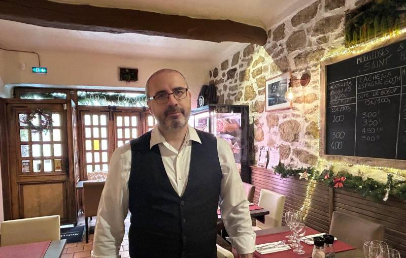 Giorgio FERRETTI Le Maitre du service de Moelleuses et Persillées à Saint-Raphaël vous garantit un accueil irréprochable