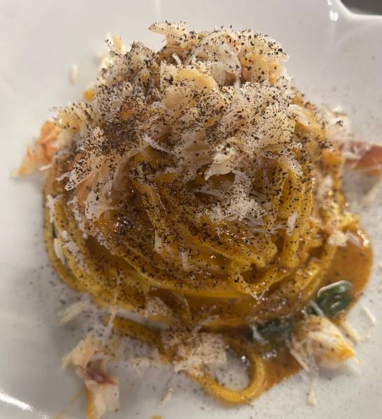 À Saint-Raphaël, savourez nos tagliolini maison au tourteau frais, une escale iodée et raffinée pleine de soleil.